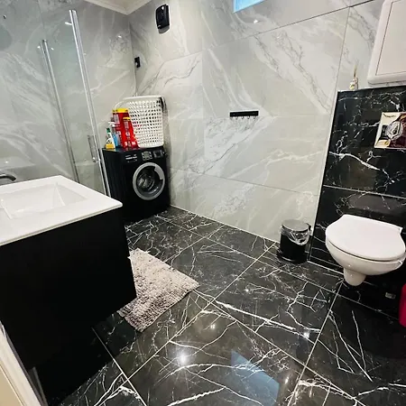 Διαμέρισμα Three Bedrooms With Free Parking *