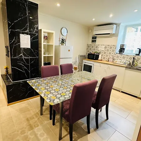 Daire Three Bedrooms With Free Parking